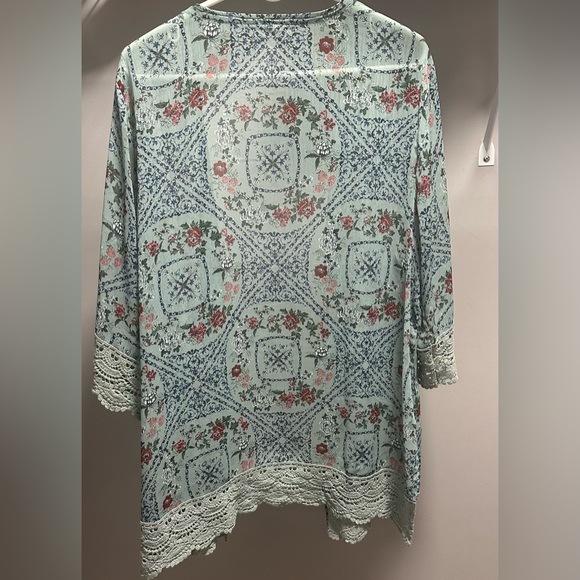 MASON & BELLE size 1X, green floral, 3/4 length sleeves, open front, cardigan. - Picture 2 of 5